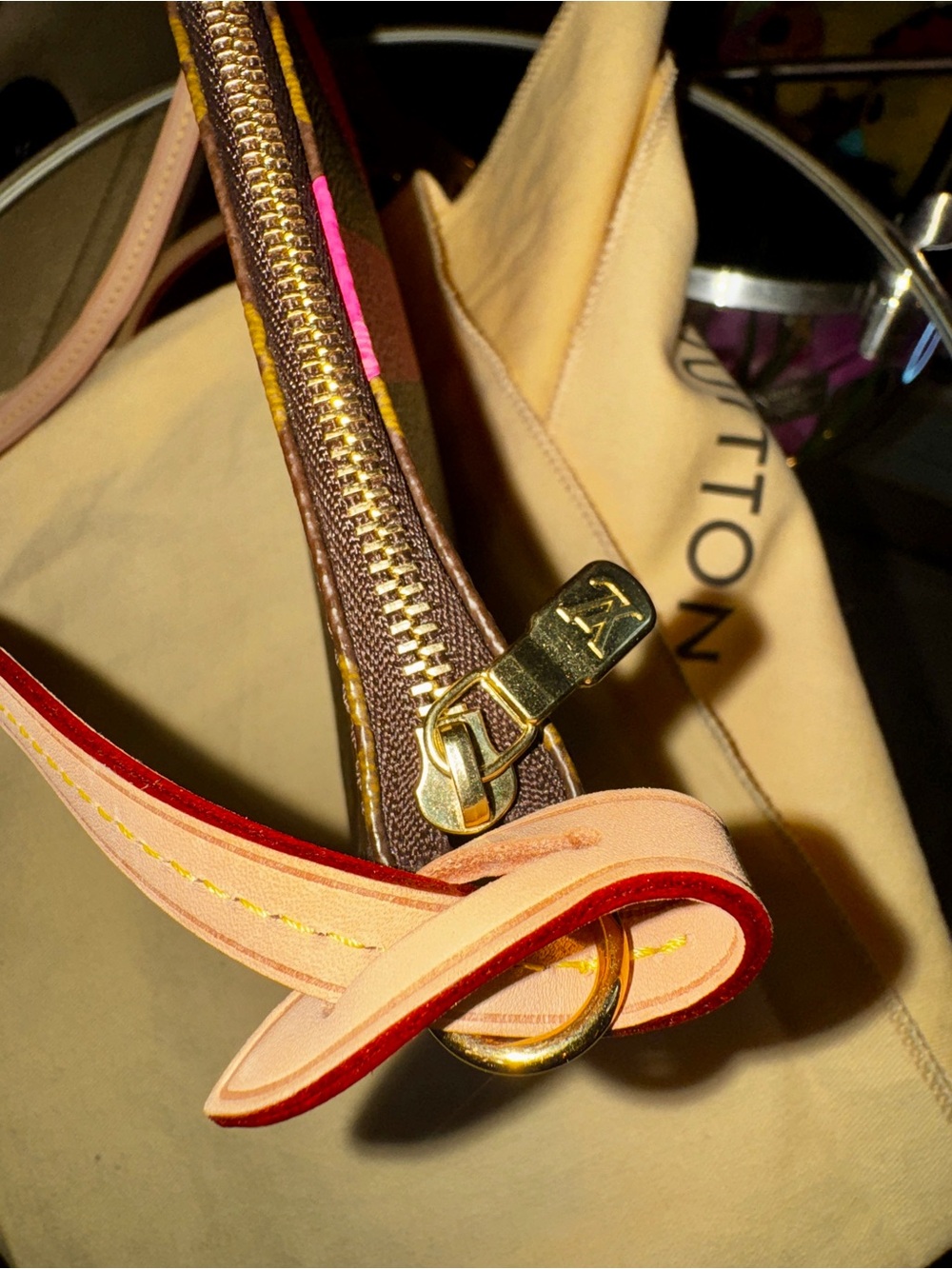 LOUIS VUITTON V POCHETTE ACCESSORIES  BAG GORGEOUS 👀! - Picture 15 of 16